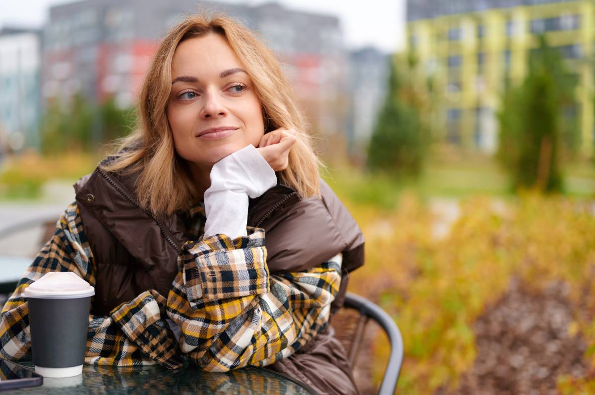 Γιατί το να μιλάς μόνος σου και να «χάνεσαι» στις σκέψεις μπορεί να δείχνει υψηλή νοημοσύνη