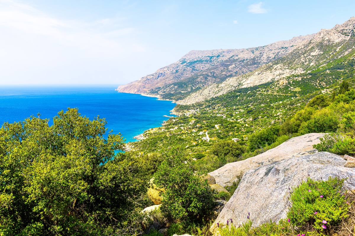 Μπλε ζώνες: Πού ζουν πραγματικά οι αιωνόβιοι σύμφωνα με την επιστήμη