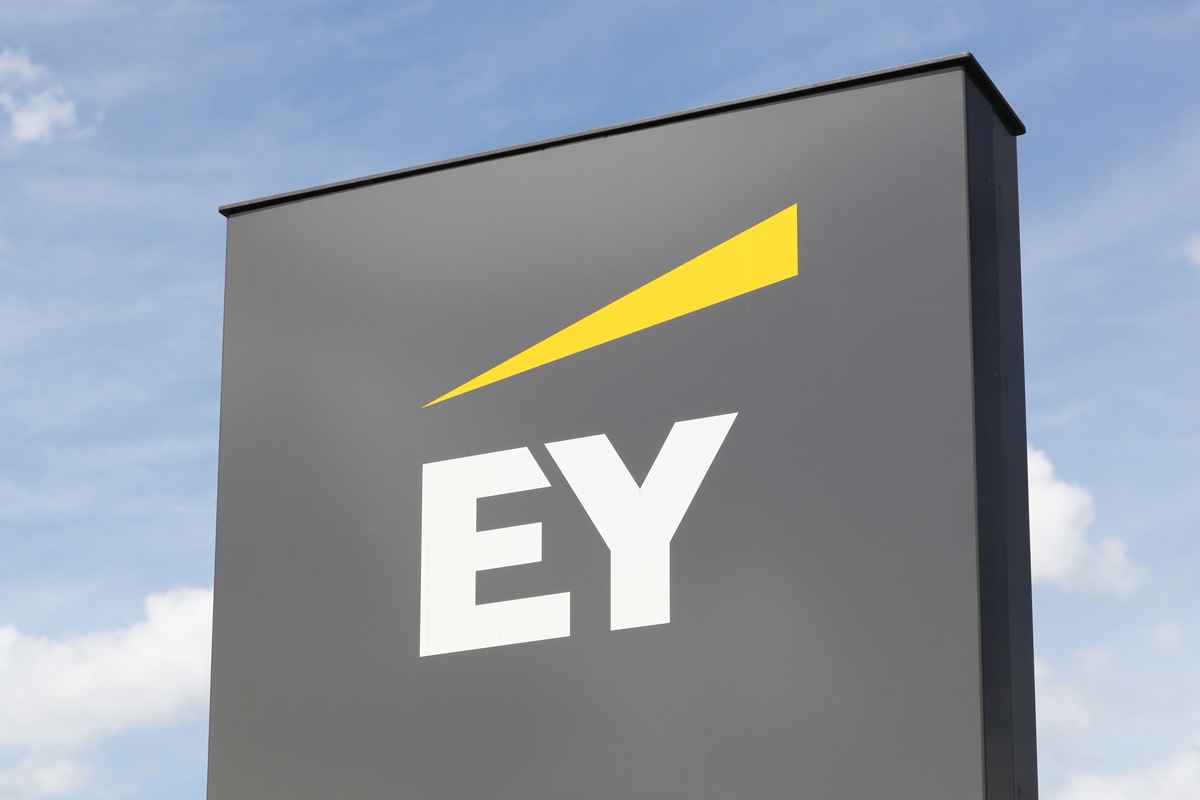 EY-Parthenon: Σε τροχιά επιβράδυνσης το παγκόσμιο ΑΕΠ το 2026 – Οι 5 δυνάμεις που αναδιατάσσουν το επιχειρείν