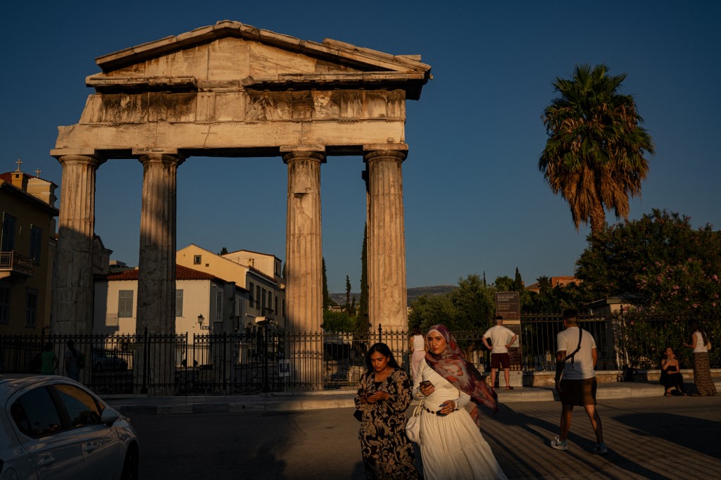 Παγκόσμια οικονομία: Γιατί το 2026 ευνοεί τον ελληνικό τουρισμό