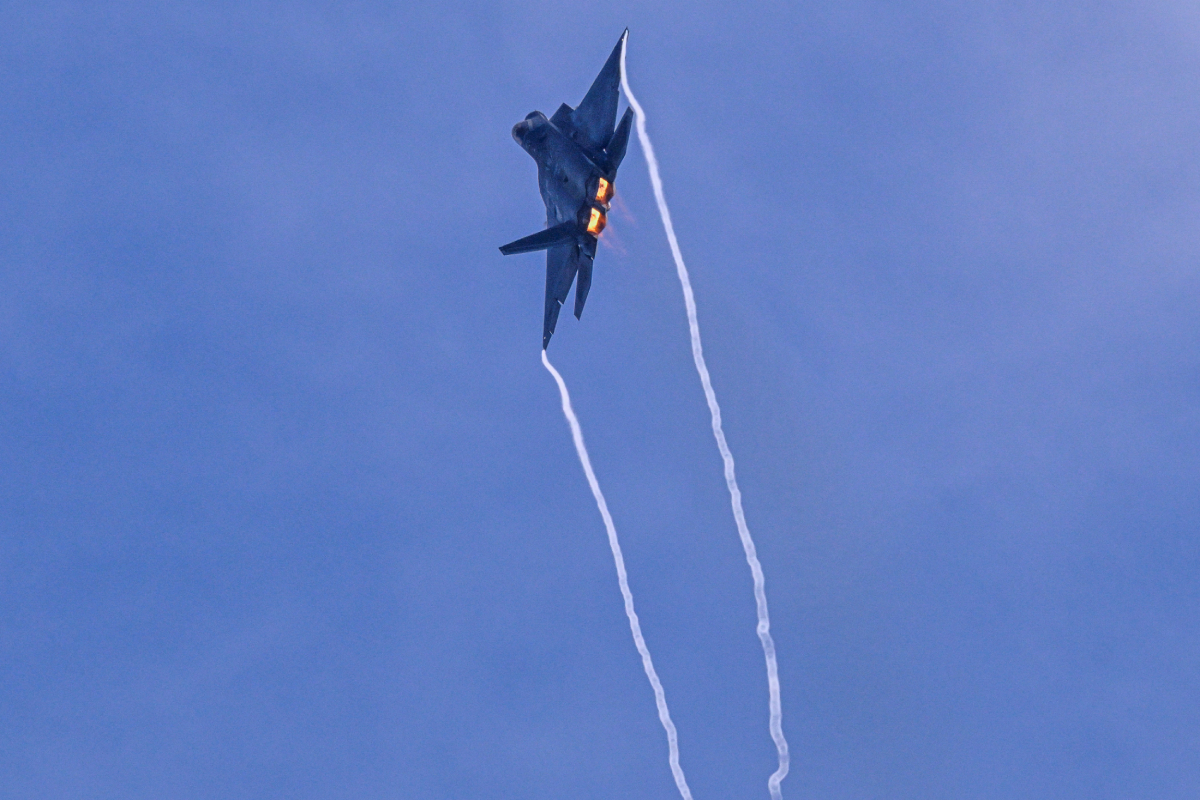 ΗΠΑ–Ιράν: Επίδειξη ισχύος από τον Τραμπ με ανάπτυξη F-22 στο Ισραήλ