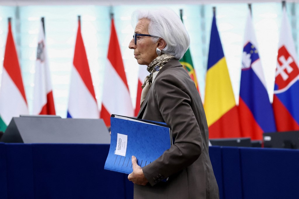 Ισχυρό ευρώ, εύθραυστη οικονομία: Η ΕΚΤ μετρά τις «παρενέργειες» και κρατά στάση αναμονής