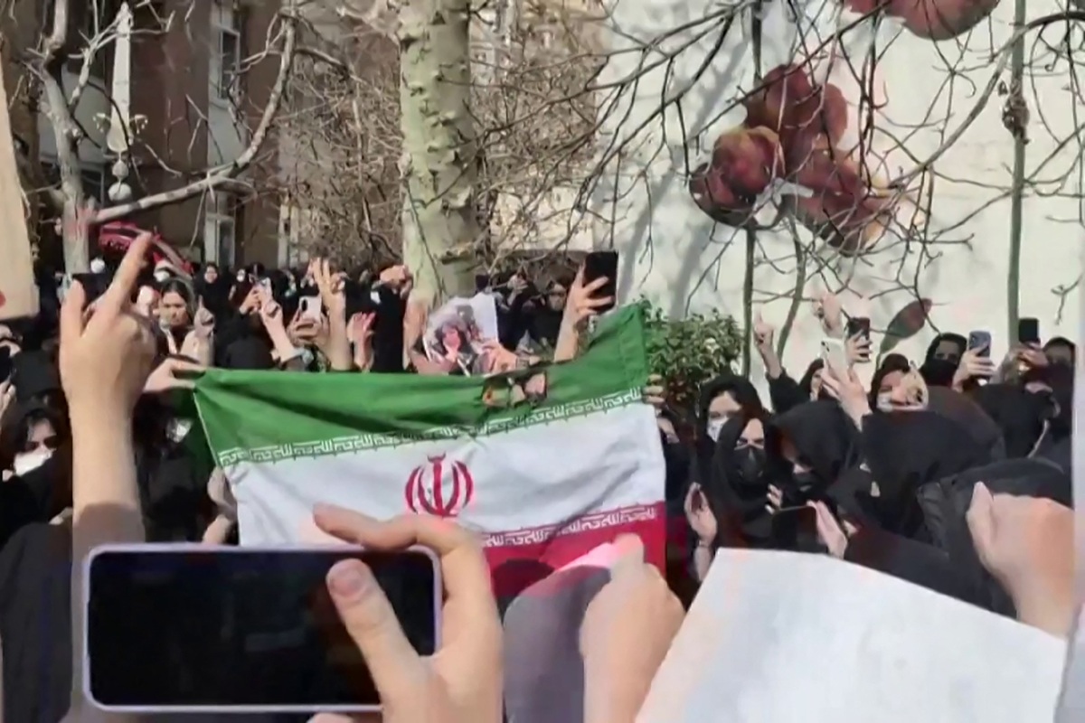 Ιράν: Φοιτητές κατεβαίνουν ξανά στους δρόμους — «Οι αίθουσές μας είναι άδειες γιατί τα νεκροταφεία είναι γεμάτα»