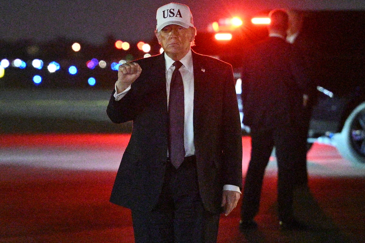 Διάγγελμα Τραμπ για επίθεση στο Ιράν: Θα ισοπεδώσουμε τη βιομηχανία πυραύλων τους, δεν θα αποκτήσουν ποτέ πυρηνικά