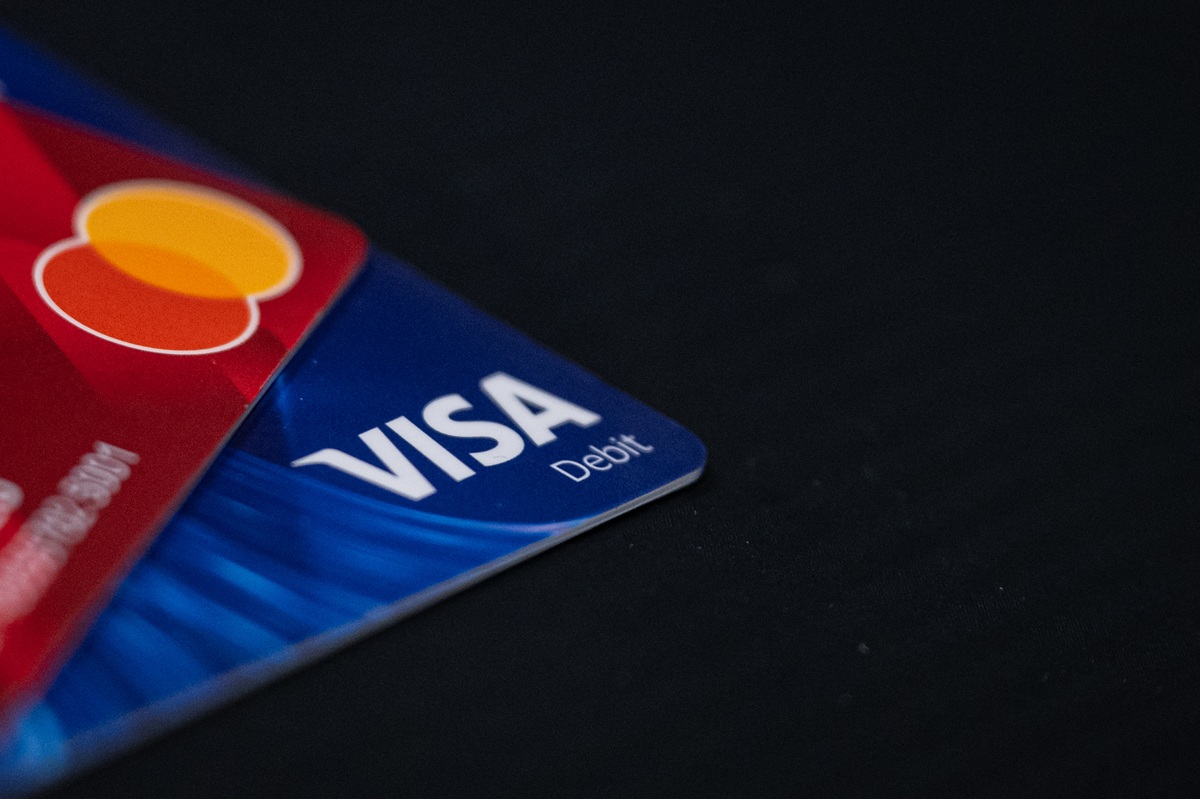 Τέλος στο δίπολο Visa-Mastercard; Οι βρετανικές τράπεζες σχεδιάζουν εθνικό σύστημα πληρωμών λόγω Τραμπ