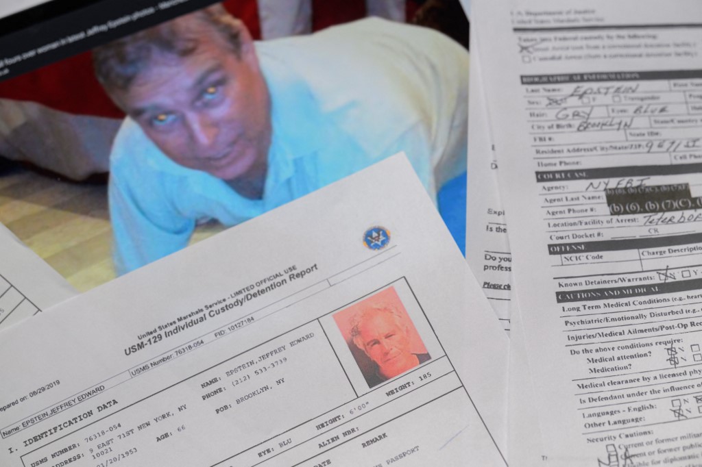 «Έκθεμα» στο Λούβρο η mugshot του πρίγκιπα Άντριου – Δίπλα στη Μόνα Λίζα (vid)