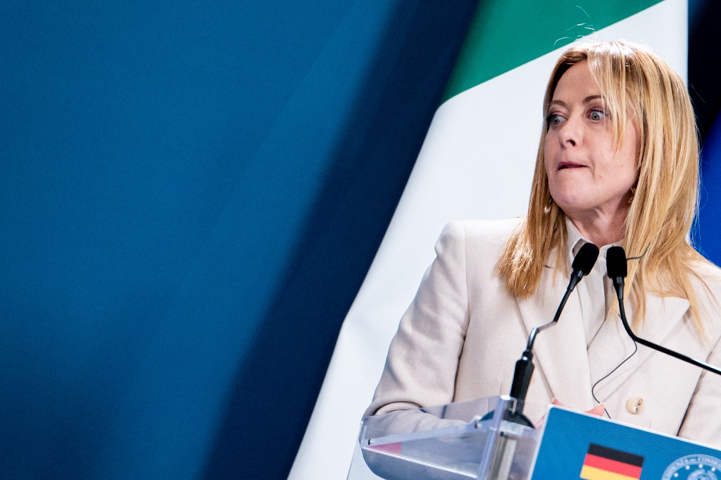 Αστυνομικός χτυπήθηκε με σφυρί στο Τορίνο – Μελόνι: «Είναι εχθροί του κράτους» (vid)