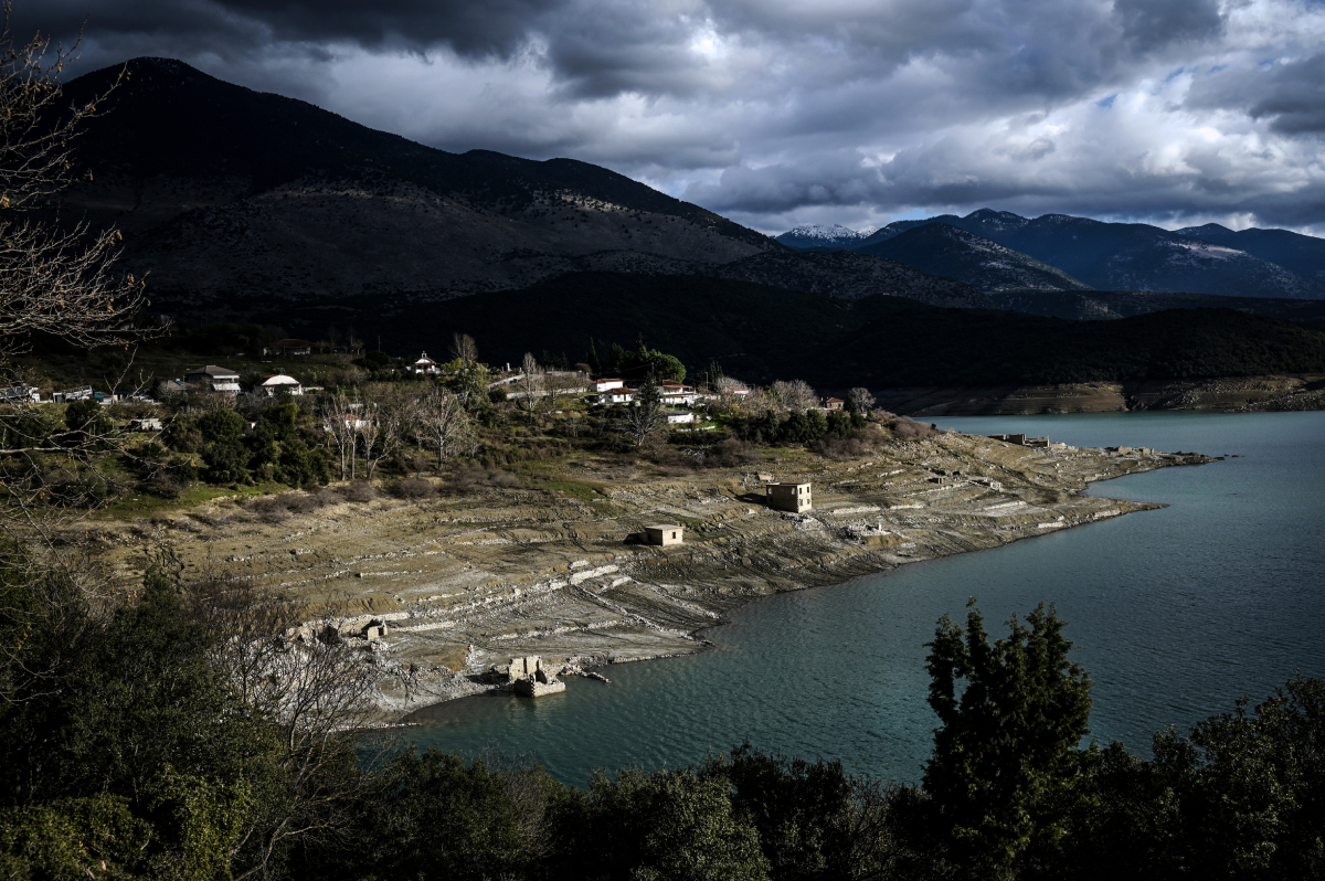 Λίμνη Μόρνου: Οι βροχές έφεραν «ανάσα», αλλά το φάσμα της λειψυδρίας δεν έχει φύγει
