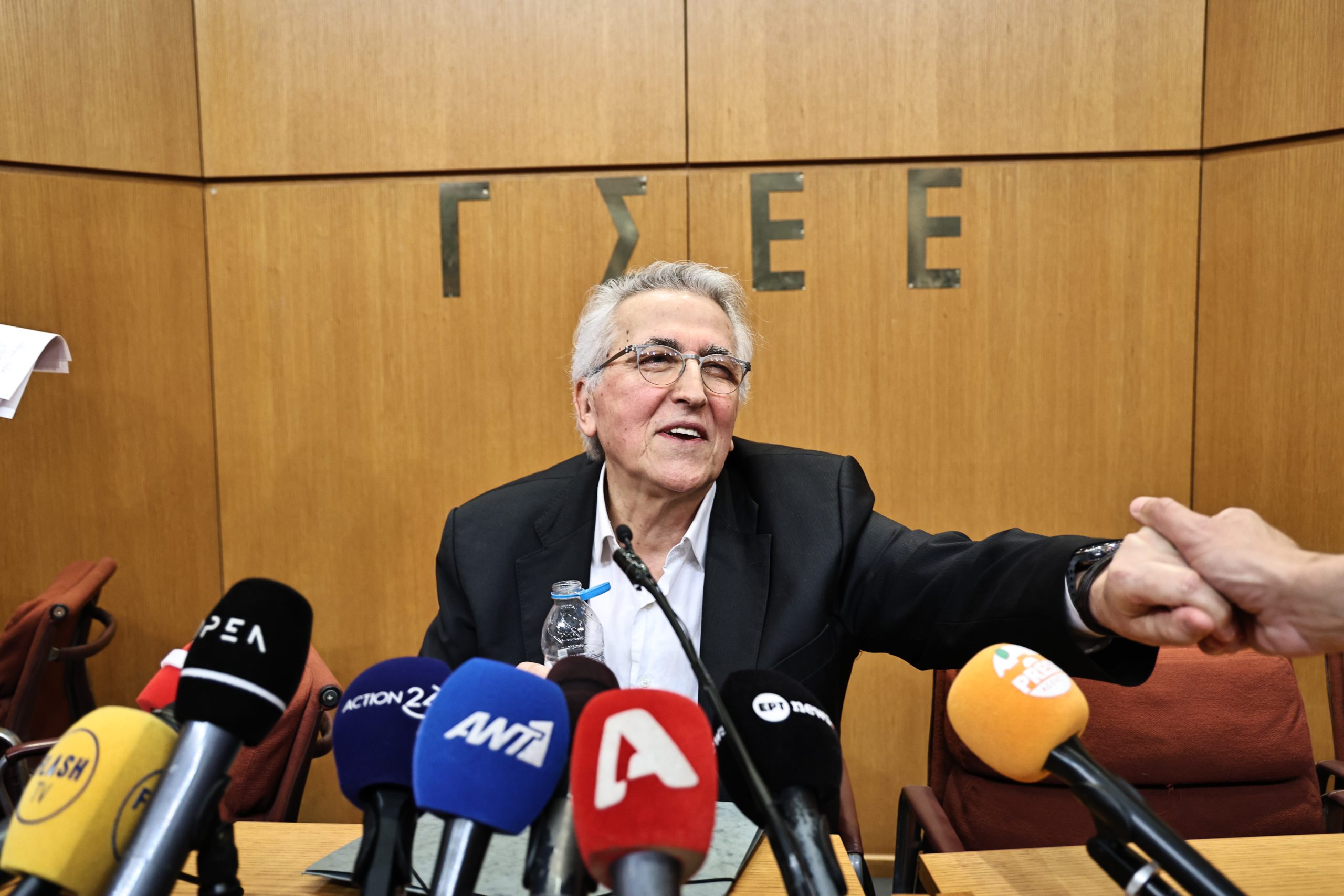 Παναγόπουλος: «Δεν παραιτούμαι από τη ΓΣΕΕ» – Τι απαντά για τα κονδύλια