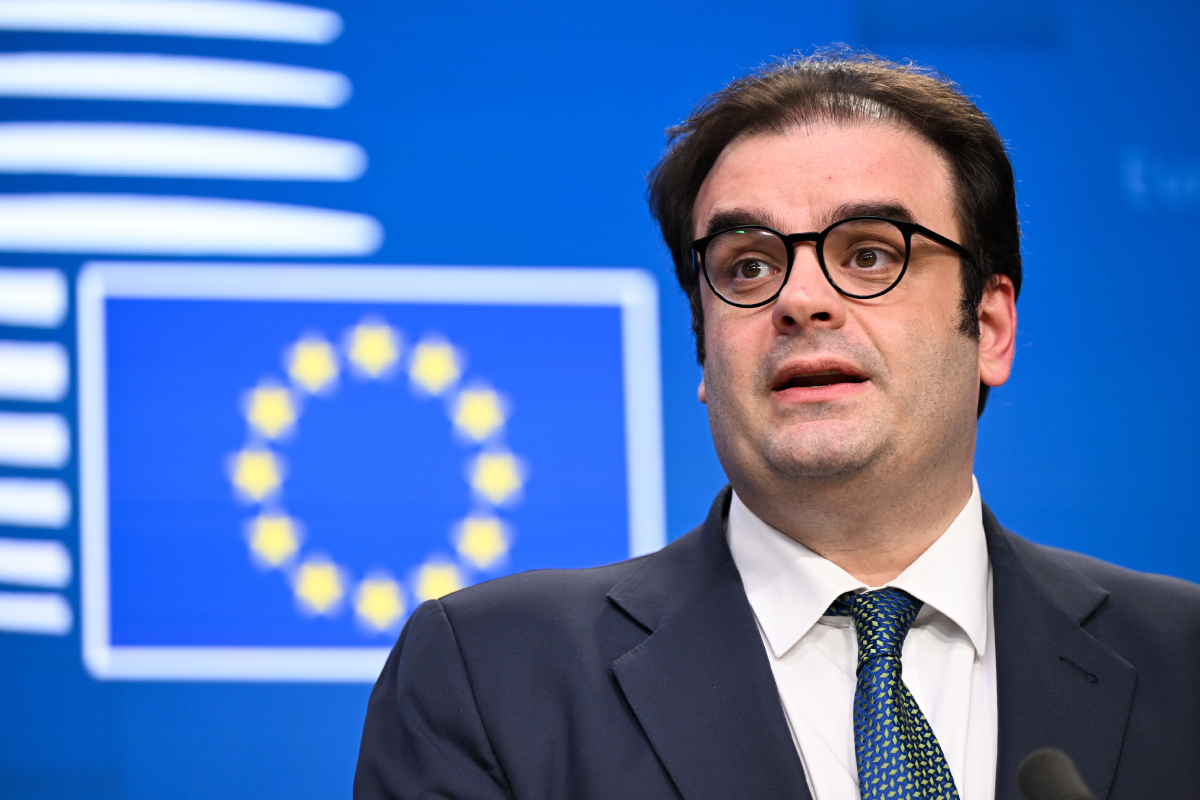 Πιερρακάκης: «Υπαρξιακής σημασίας να διαφυλάξουμε τον διεθνή ρόλο του ευρώ»