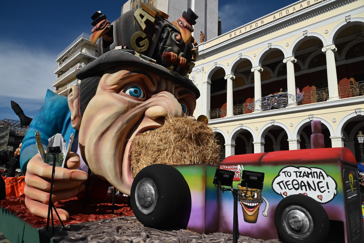 Πάτρα: Πάνω από 50.000 καρναβαλιστές πλημμύρισαν τη μεγάλη παρέλαση – Το μεγαλύτερο show της Αποκριάς στην Ελλάδα