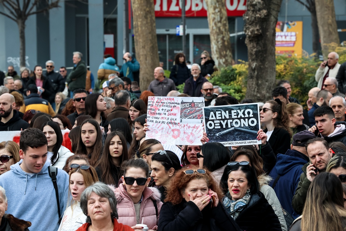 Τέμπη: «Δεν ξεχνώ, δεν συγχωρώ» – Μαζικές συγκεντρώσεις σε όλη τη χώρα τρία χρόνια μετά