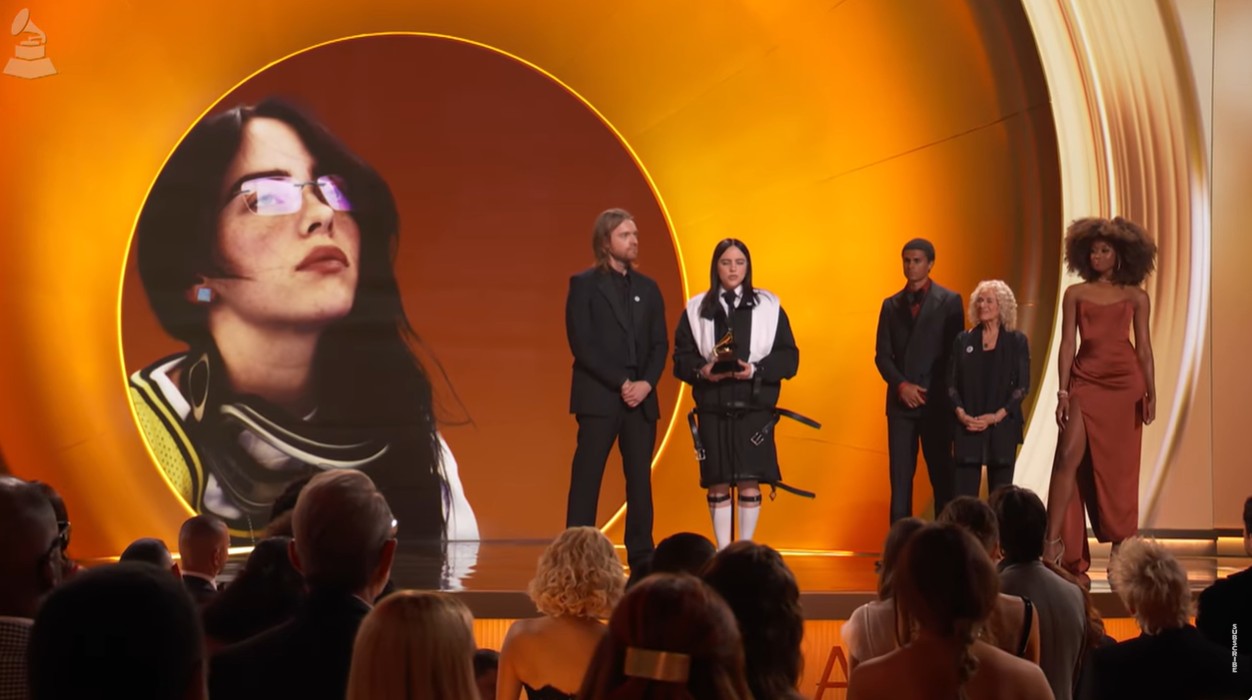 Πώς τα Grammy έγιναν βήμα διαμαρτυρίας καλλιτεχνών κατά Τραμπ και ICE (vids)