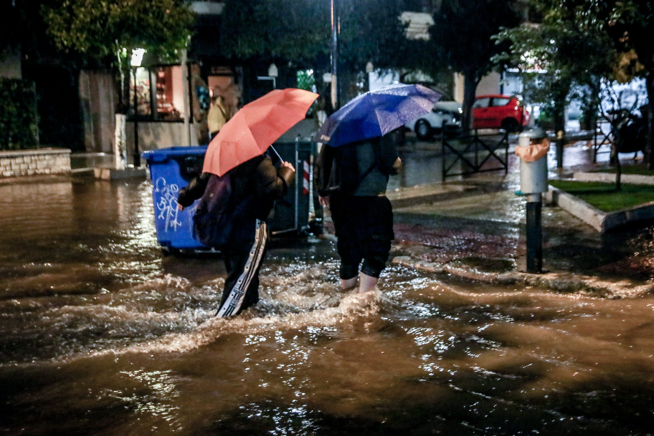 Καιρός: Τσικνοπέμπτη με καταιγίδες – Σε «red code» Αχαΐα & Ηλεία – Συστάσεις από την Πολιτική Προστασία