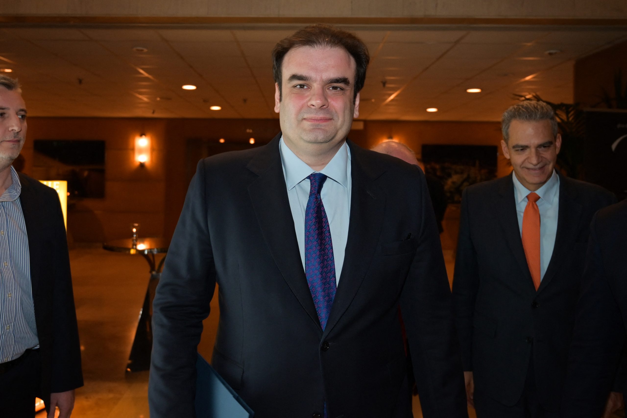 Πιερρακάκης: «Υπαρξιακής σημασίας ο διεθνής ρόλος του ευρώ»