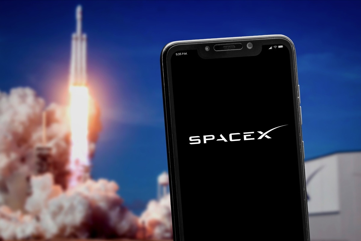 Η SpaceX ετοιμάζει κινητό; Το νέο σχέδιο για «διαστημικό» smartphone