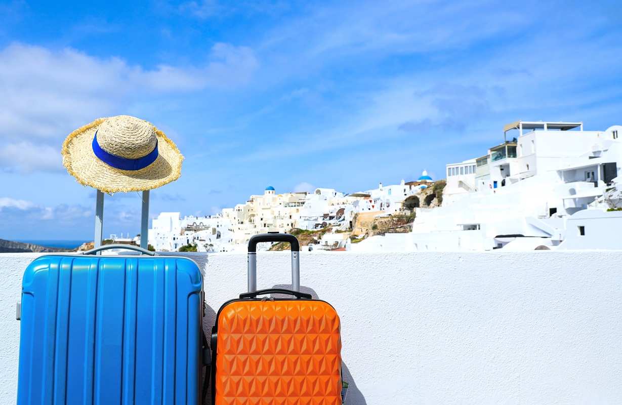 ΤτΕ: 38 εκατ. τουρίστες στην Ελλάδα το 2025 – Πόσα χρήματα ξόδεψαν