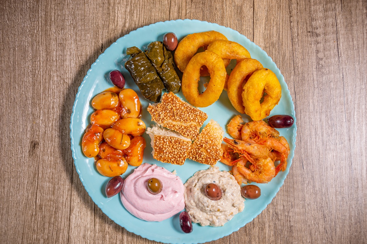 Σούπερ μάρκετ και αλυσίδες εστίασης επενδύουν στη Σαρακοστή – Διψήφια άνοδος σε θαλασσινά και plant based προϊόντα