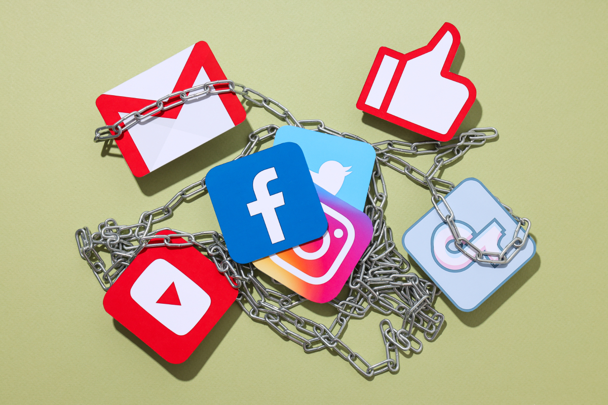 Βρετανία: Εξετάζει απαγόρευση των social media για παιδιά κάτω των 16