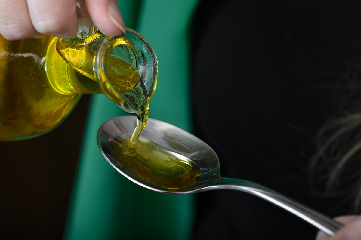 Εξαρθρώθηκε κύκλωμα που πουλούσε νοθευμένο ηλιέλαιο για παρθένο ελαιόλαδο – Ζημιά 3,4 εκατ. ευρώ για τους καταναλωτές
