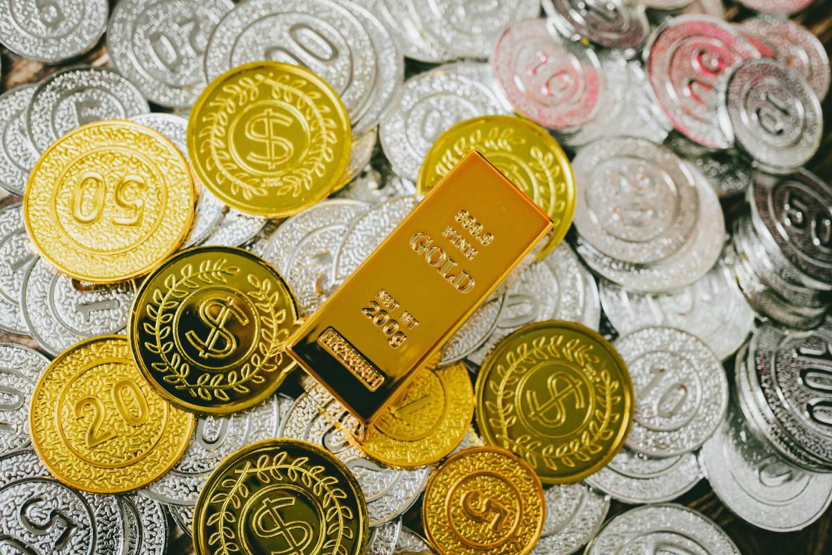 Ανάκαμψη σε χρυσό και ασήμι μετά το ιστορικό sell-off – Τι προβλέπουν οι αναλυτές