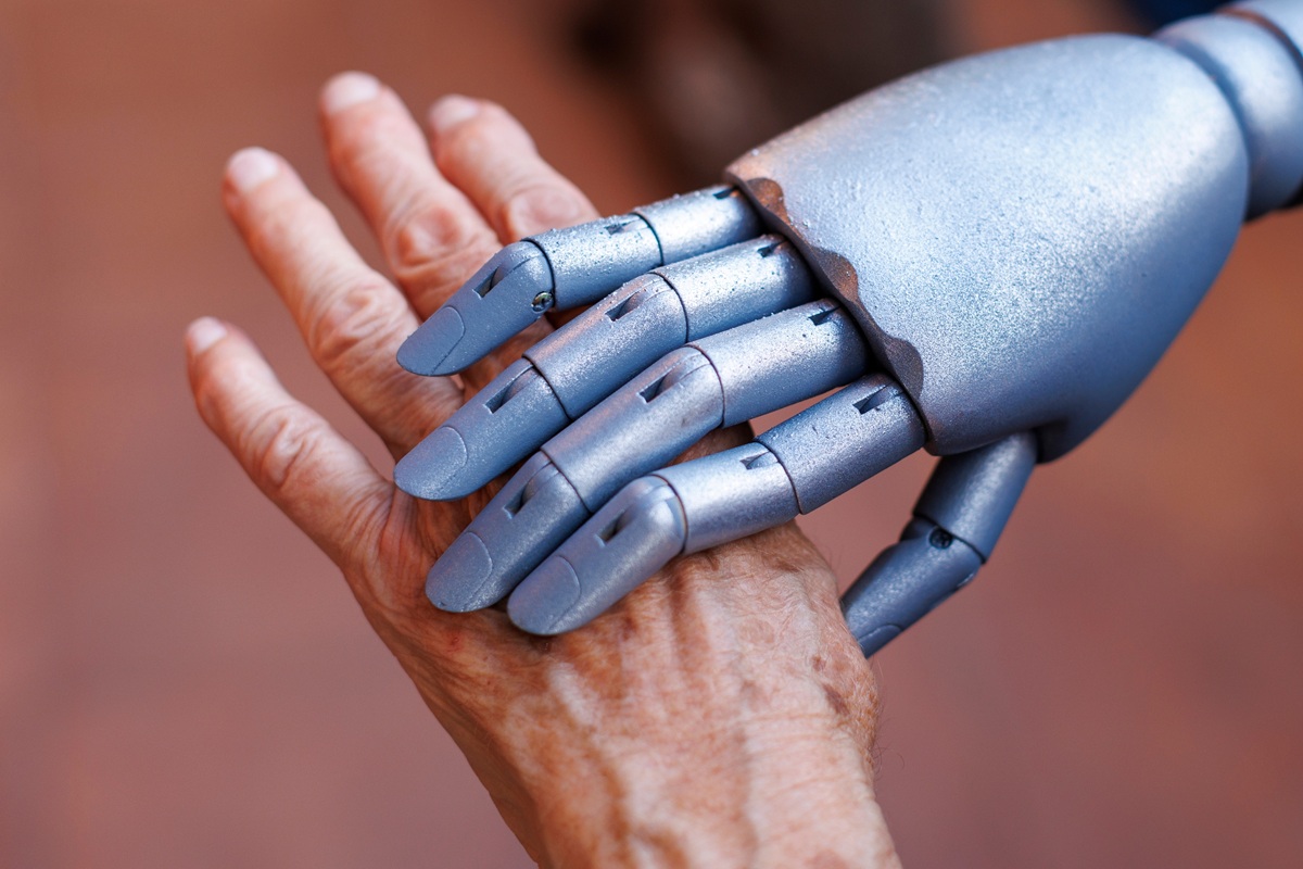 600 ρομπότ σε σπίτια ηλικιωμένων: Η Βαρκελώνη δοκιμάζει τη νέα «ψηφιακή φροντίδα»