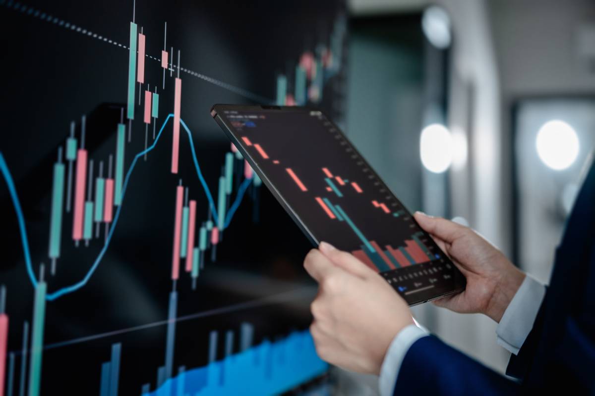 «Halo Effect»: Η νέα στρατηγική που σαρώνει τις αγορές – Ποιες μετοχές μένουν όρθιες απέναντι στο AI