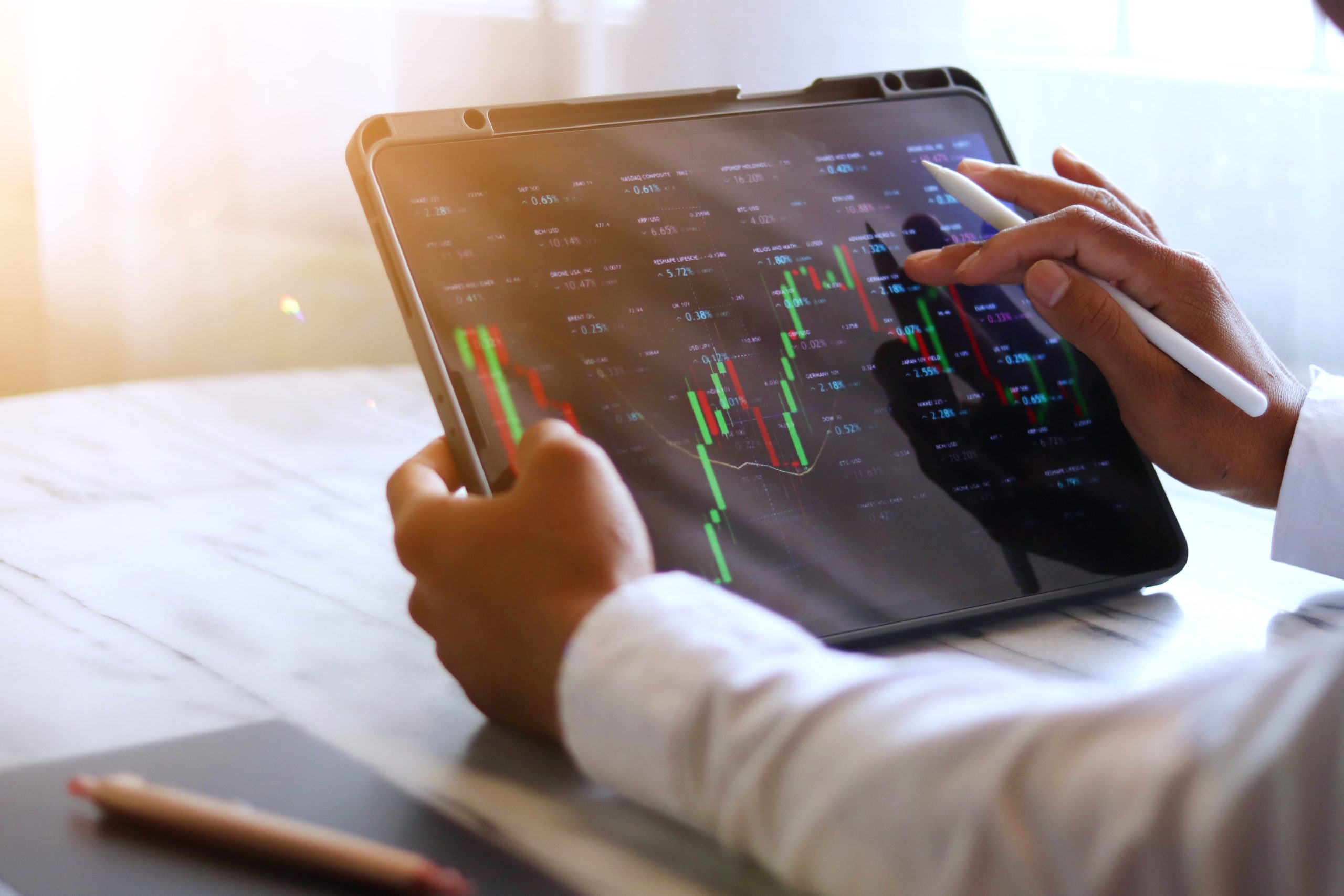 BofA: Βελτιώνεται η ελκυστικότητα του ΧΑ – Στις κορυφαίες θέσεις μεταξύ των αγορών EEMEA