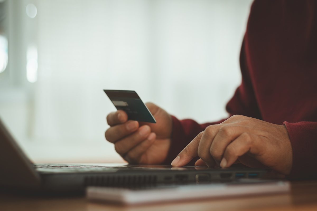 Skroutz: Εκρηκτική άνοδος στο online εμπόριο της επαρχίας – Τι αγοράζουν οι καταναλωτές