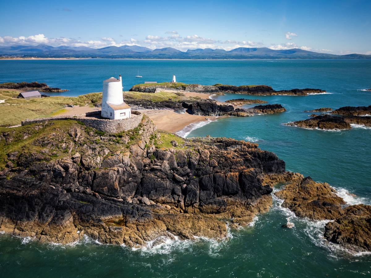 Ιδιωτικό νησί στην Ουαλία πωλείται όσο ένα σπίτι στο Λονδίνο – Η παγίδα