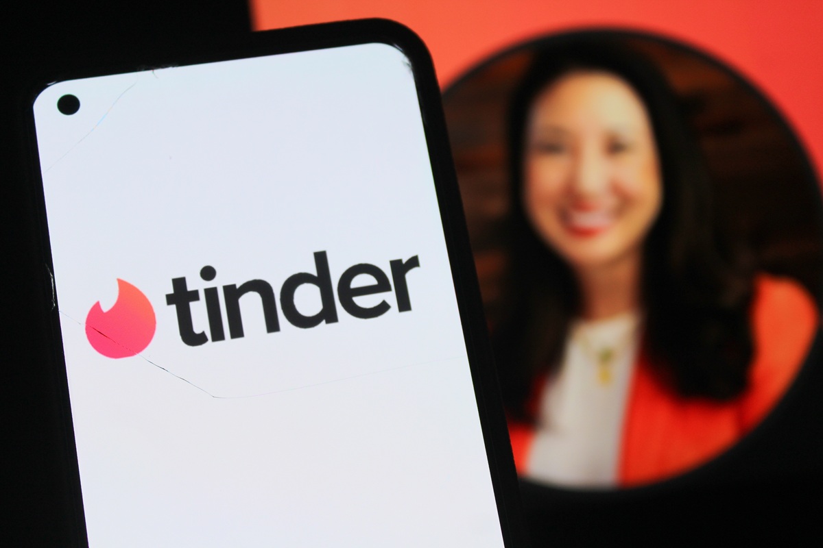 Το Tinder είναι το νέο Linkedin: Γιατί οι νέοι στρέφονται στα dating apps για να βρουν δουλειά