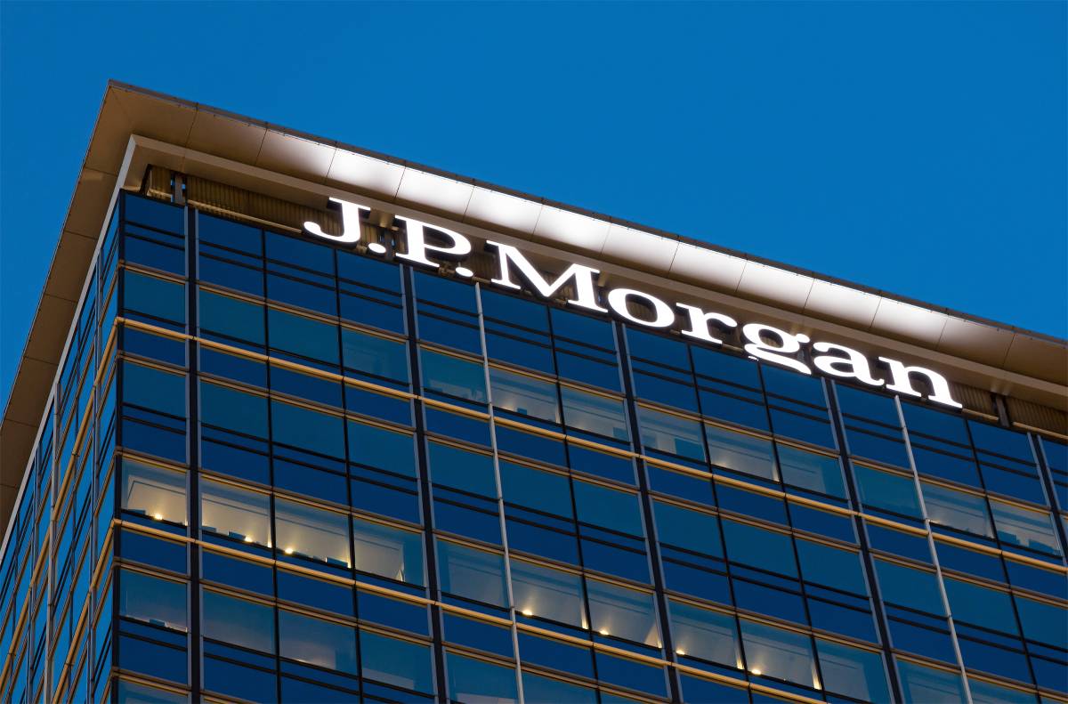 «Ταύρος» για τις ελληνικές τράπεζες η JP Morgan: Τι κέρδη θα διανείμουν, οι νέες τιμές στόχοι
