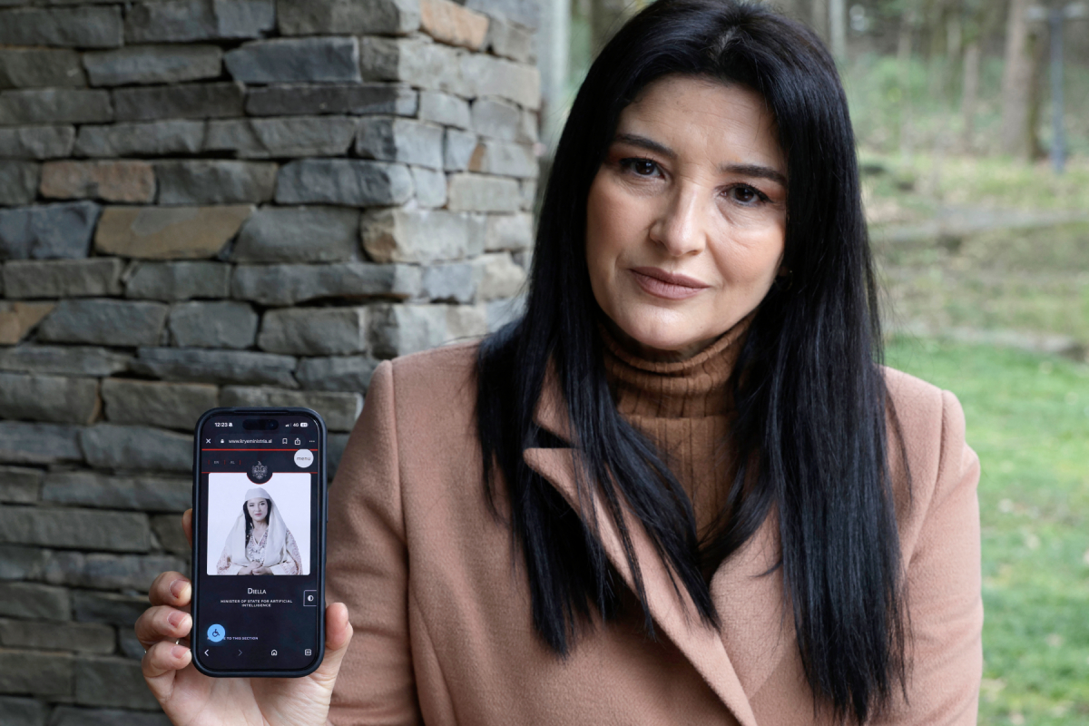 Αλβανία: Η ψηφιακή υπουργός που… «έκλεψε» την ταυτότητα της ηθοποιoύ Ανίλα Μπίσα