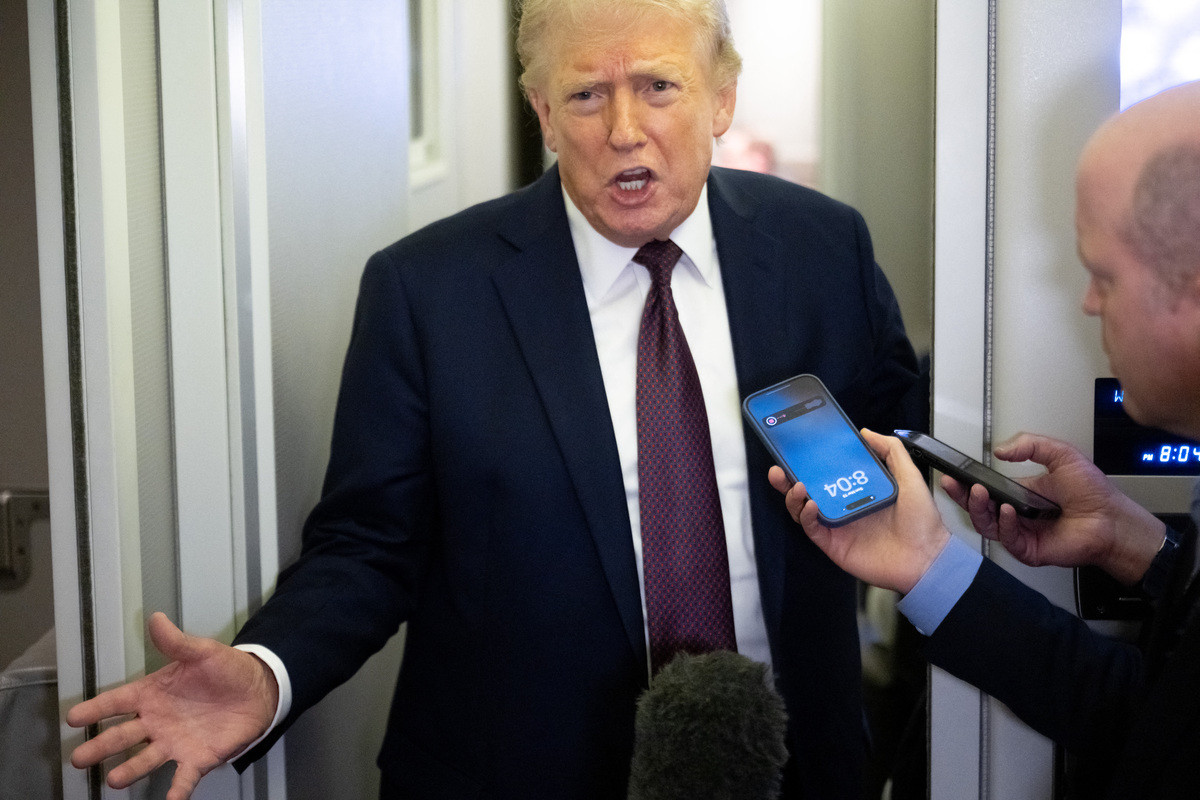 Τραμπ: «Παγώνει» τον αμερικανικό νόμο για τη ναυτιλία για να συγκρατήσει τις τιμές ενέργειας