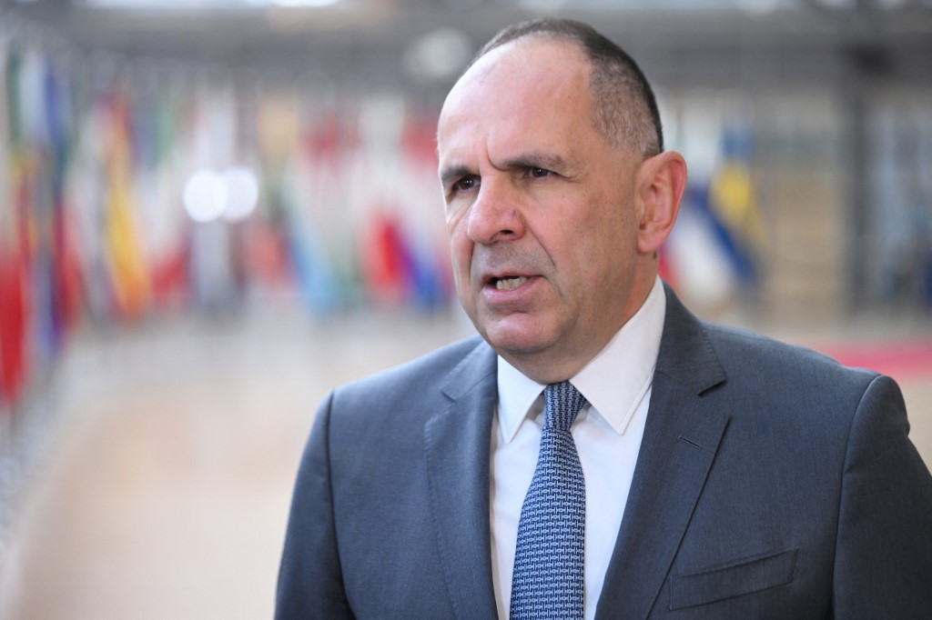 Γεραπετρίτης: Η Ελλάδα δεν προτίθεται να εμπλακεί στον πόλεμο – Η ΕΕ να αρθεί στο ύψος των περιστάσεων