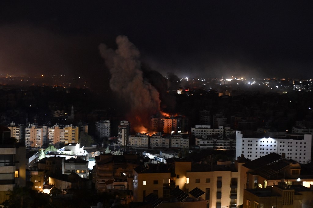 Κλιμακώνεται η σύγκρουση στη Μέση Ανατολή: Μαζικοί βομβαρδισμοί σε Ιράν και Λίβανο – Δεκάδες νεκροί