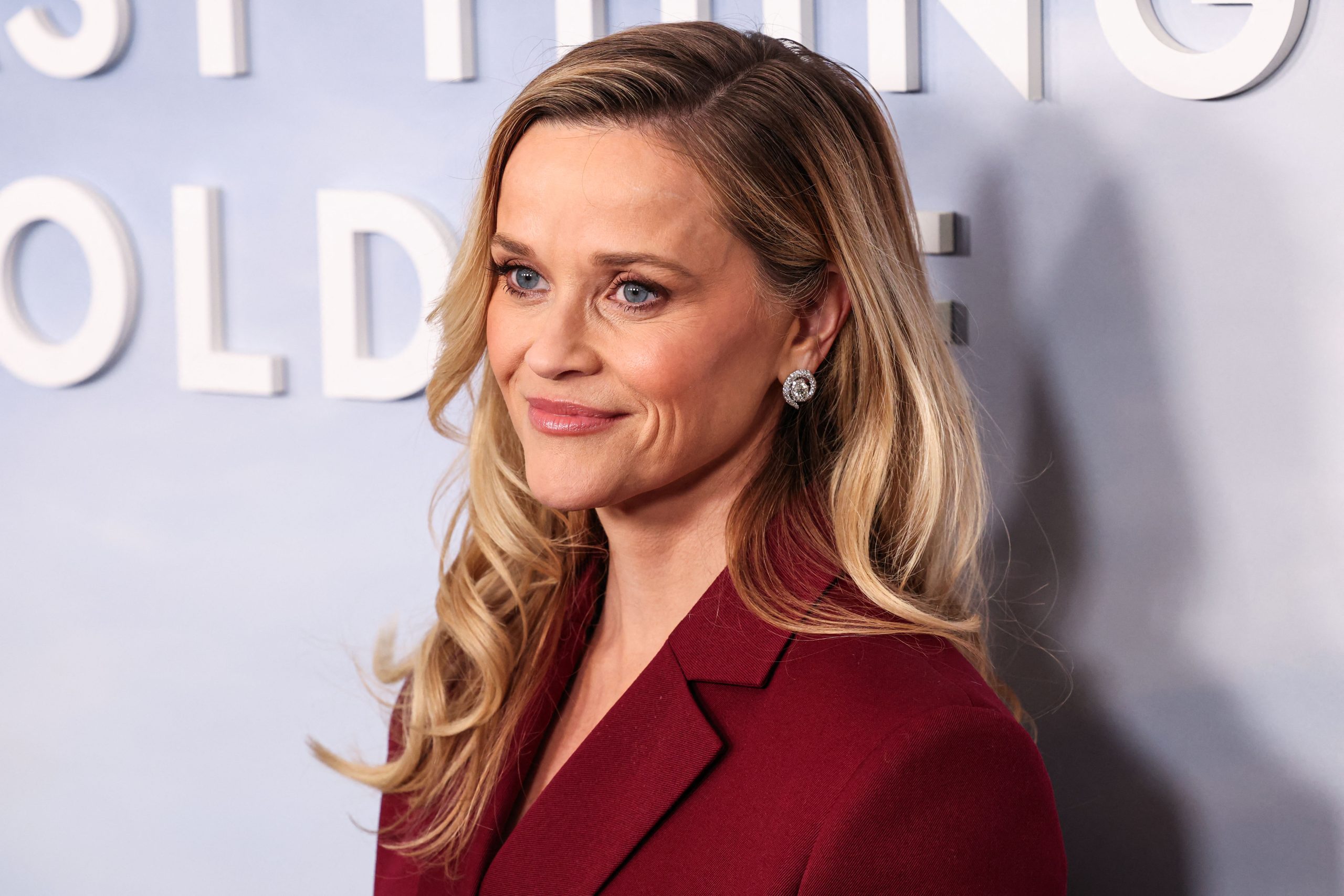 Ρις Γουίδερσπουν: Έγινε 50 και το γιόρτασε με χιούμορ και αυτογνωσία