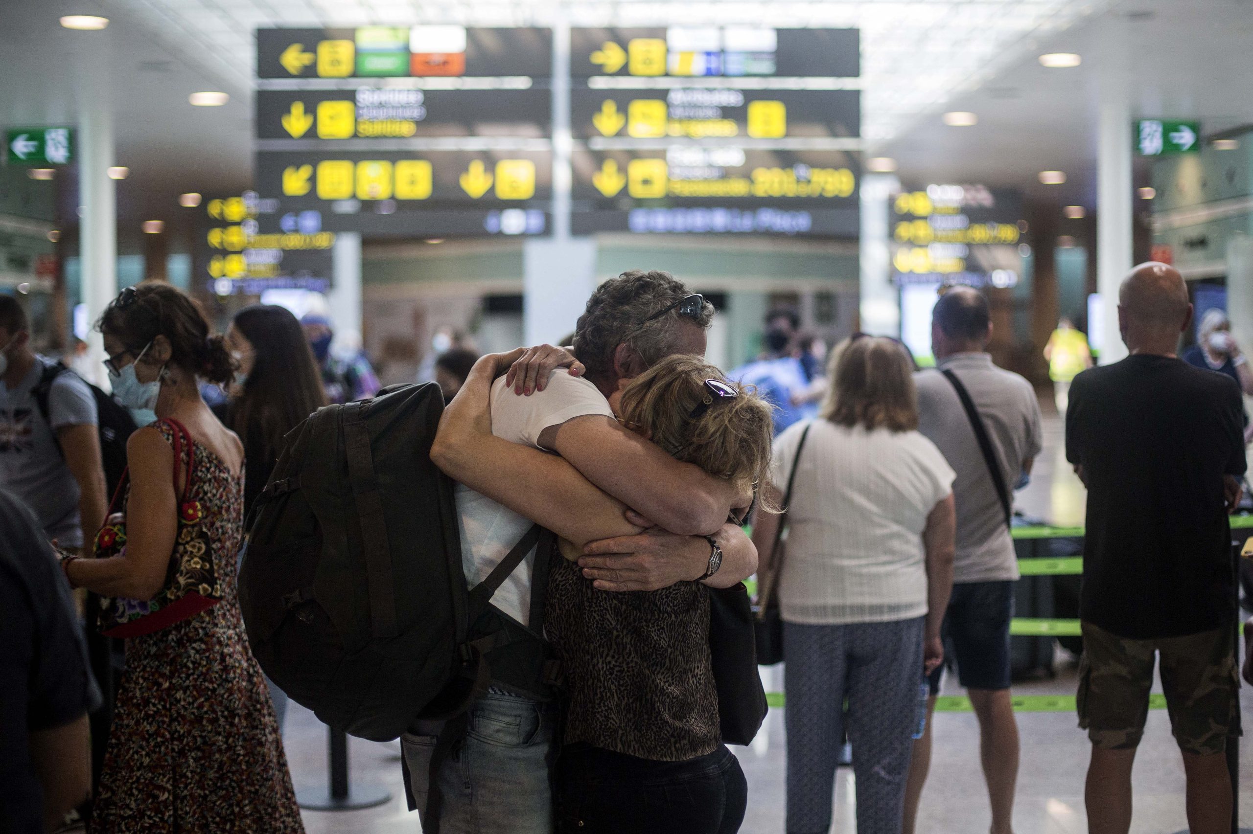 Η δύναμη μιας αγκαλιάς: 10 δευτερόλεπτα που κάνουν τη διαφορά