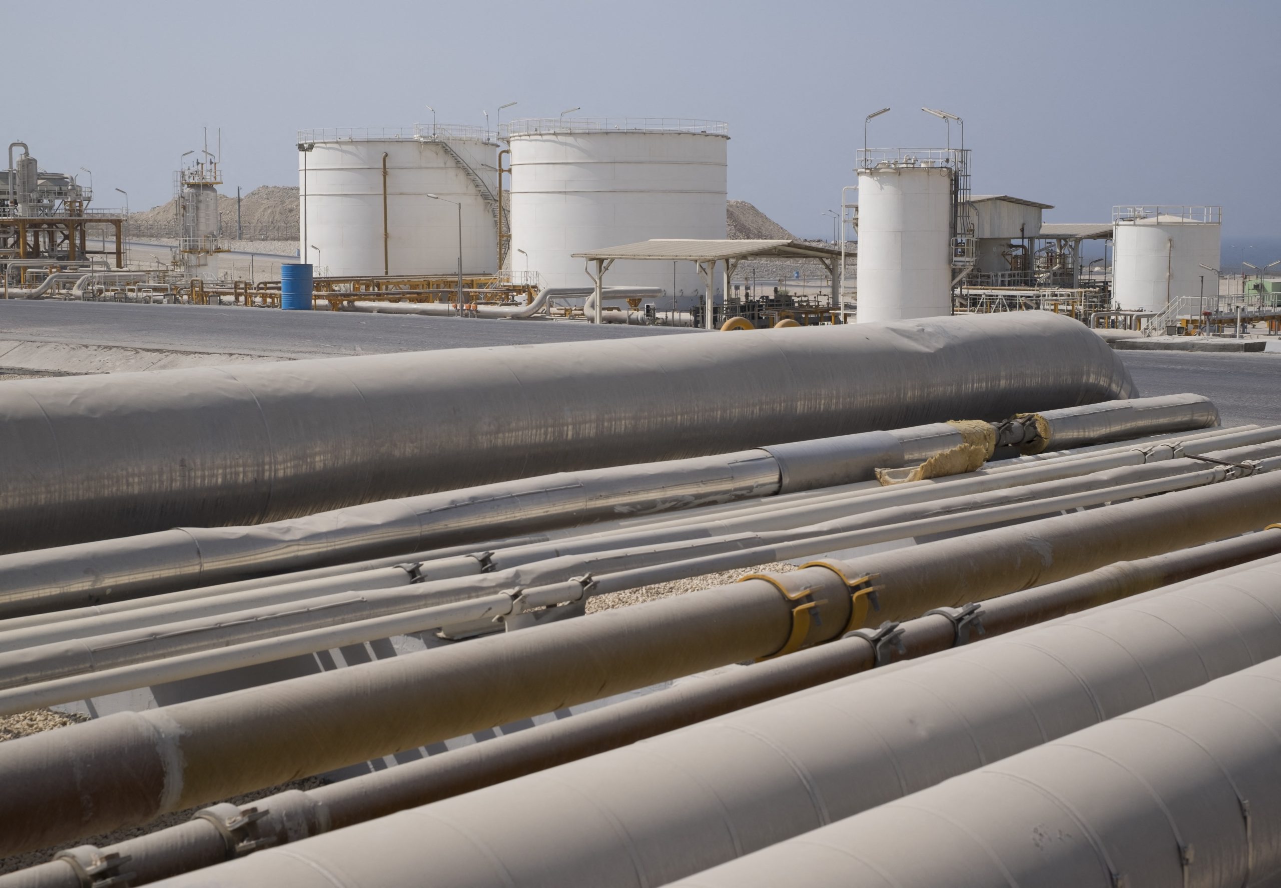 Χτύπημα του Ισραήλ σε σταθμό φυσικού αερίου του Ιράν και απειλές για πλήγματα στον Κόλπο – Άλμα στις τιμές πετρελαίου