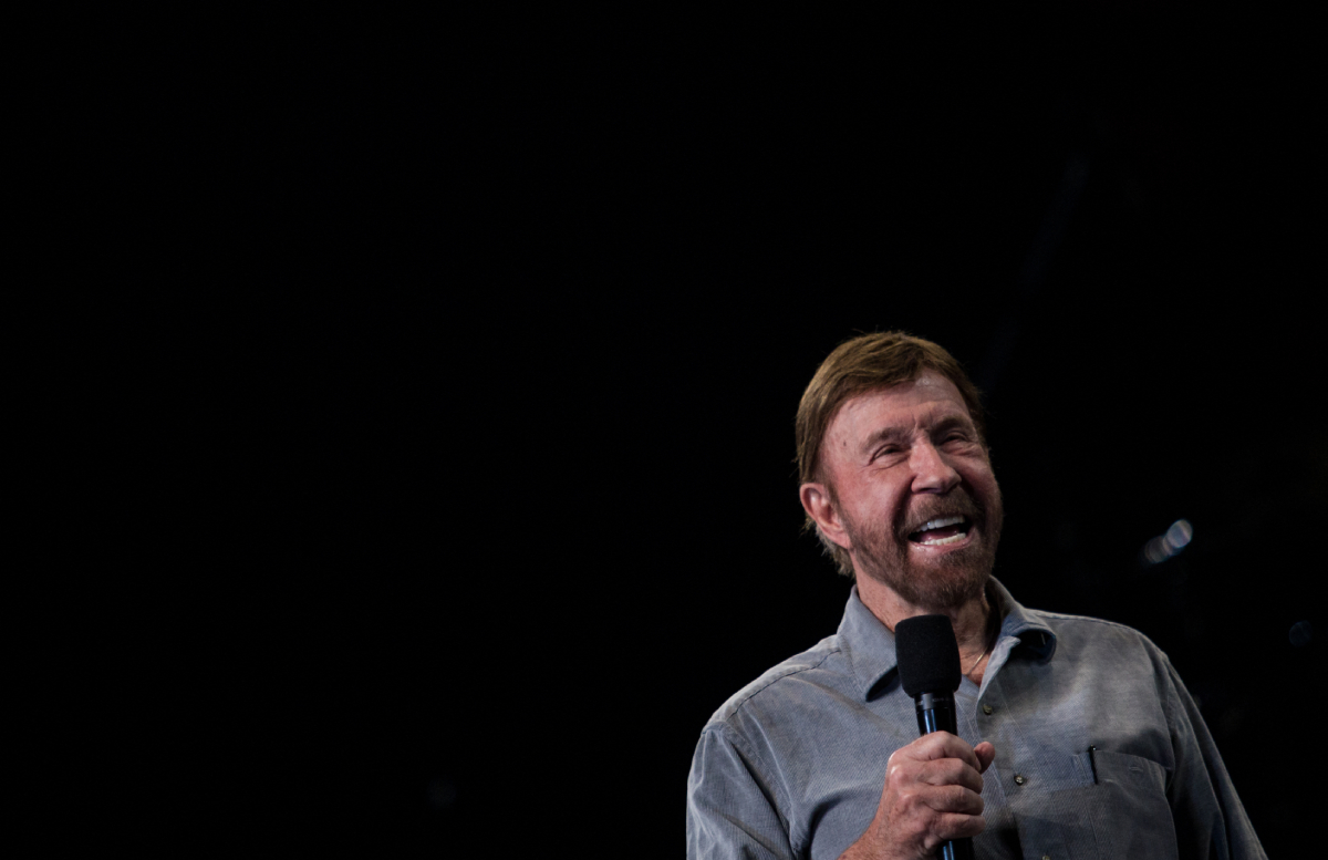 Τσακ Νόρις: Από θρύλος των ταινιών δράσης σε παγκόσμιο διαδικτυακό μύθο