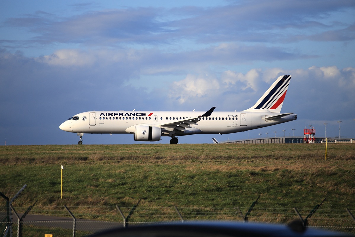 Αεροπορικά εισιτήρια Ασίας-Ευρώπης: Εκτόξευση τιμών μετά το κλείσιμο αεροδρομίων στον Κόλπο