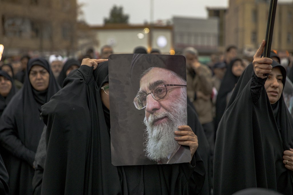 Ιράν: Το σχέδιο «χάους» του Χαμενεΐ και η φωτιά που απειλεί την παγκόσμια οικονομία