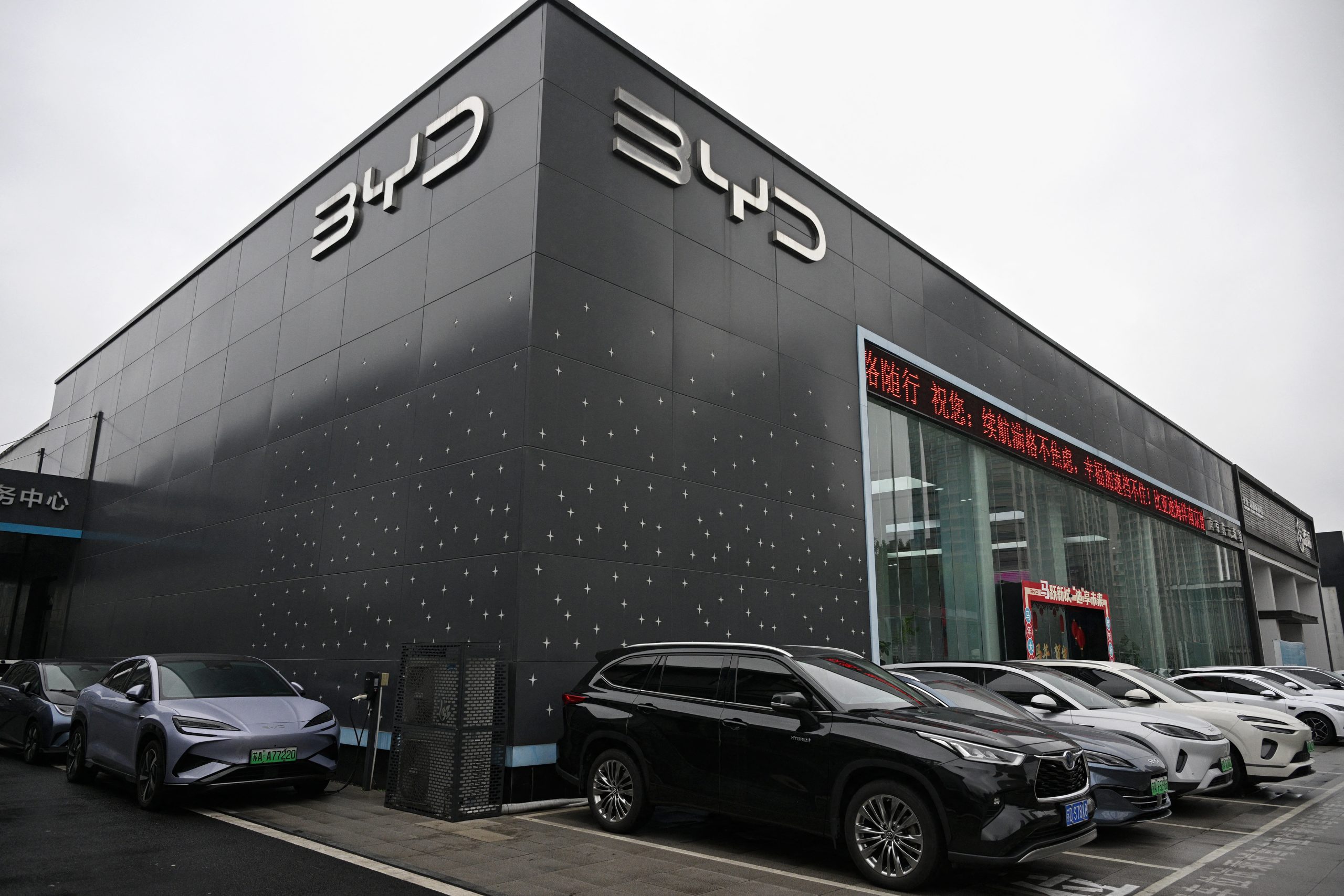 BYD: Η εξασθένηση της κινεζικής αγοράς ρίχνει τις πωλήσεις κατά 41%