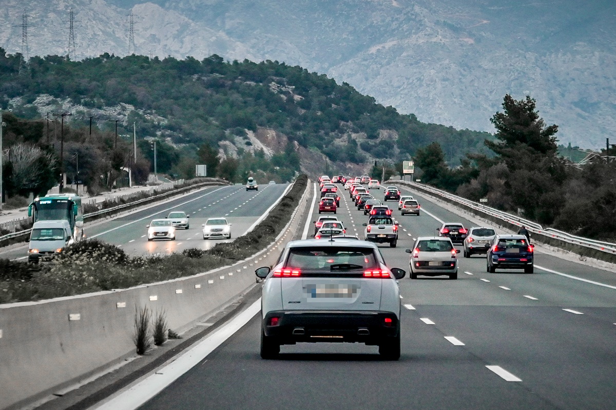 Αττική: Μείωση 27% στα θανατηφόρα τροχαία μετά την εφαρμογή του νέου ΚΟΚ