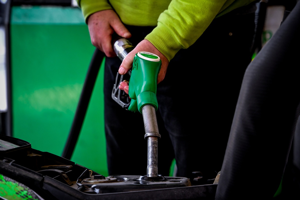 Πρατήρια καυσίμων: Έλεγχοι και πρόστιμα για τις τιμές σε βενζίνη και πετρέλαιο