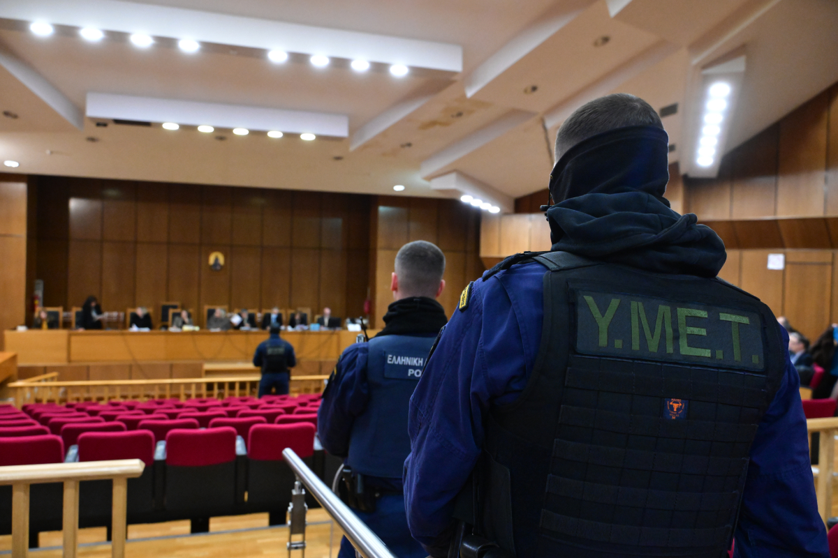 Δίκη Χρυσής Αυγής: Ποινές 13 ετών στο διευθυντήριο της εγκληματικής οργάνωσης – Ισόβια στον Ρουπακιά για τη δολοφονία Φύσσα