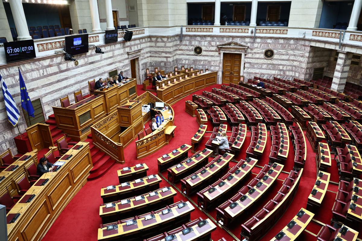 Βουλή: «Πράσινο φως» για τις ενεργειακές συμφωνίες με Chevron και Helleniq Energy για έρευνες υδρογονανθράκων