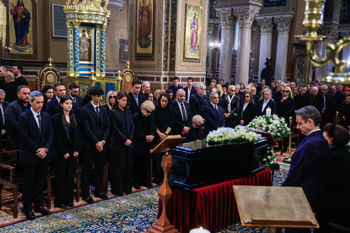 Η Ελλάδα αποχαιρετά τη Μαρινέλλα: Συγκίνηση, δάκρυα και μια κληρονομιά που δεν σβήνει