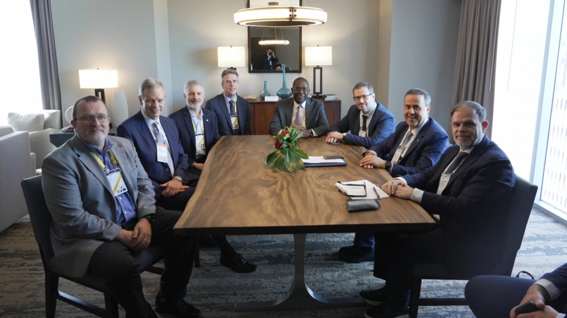 Συνάντηση Παπασταύρου με Chevron: Σεισμικές έρευνες νοτίως της Κρήτης έως το 2026