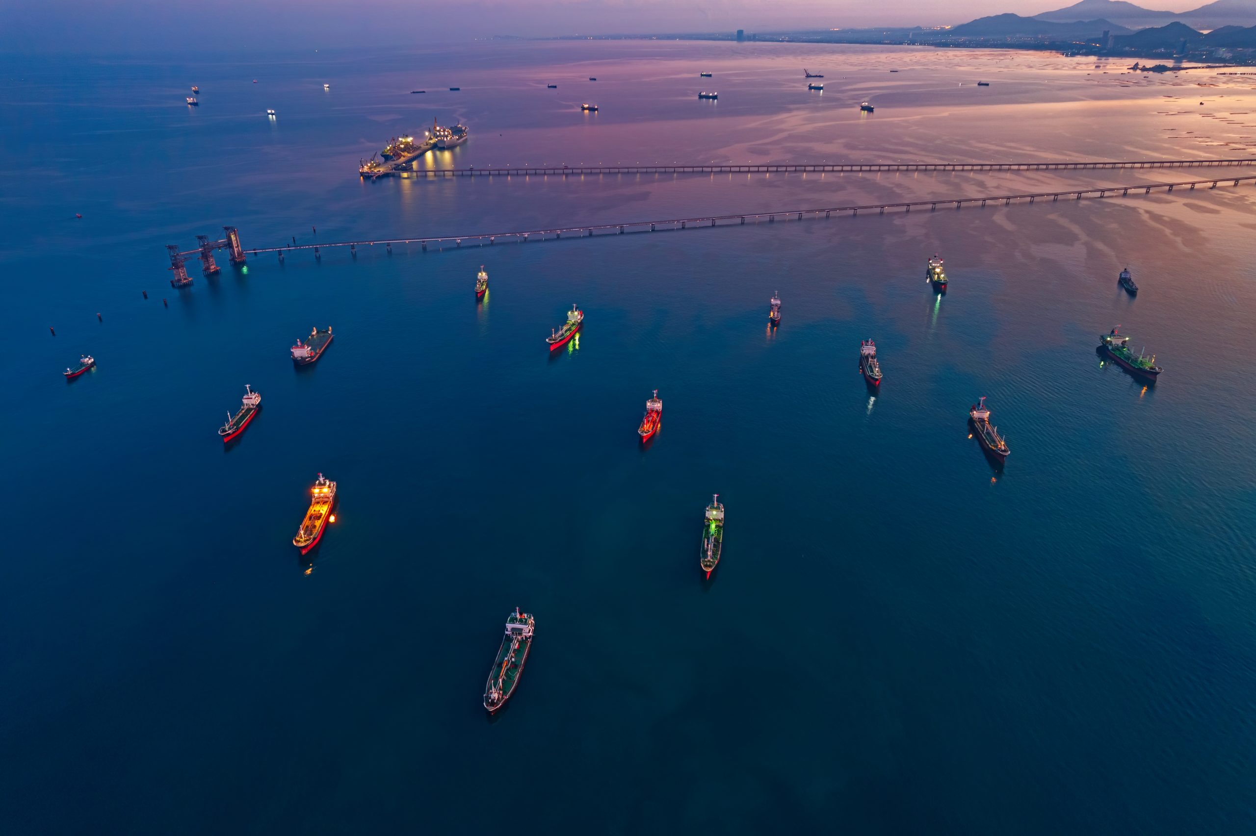 Πώς η σύγκρουση στη Μέση Ανατολή αναδιαμορφώνει την παγκόσμια οικονομία – Οι 4 κίνδυνοι για τις αγορές